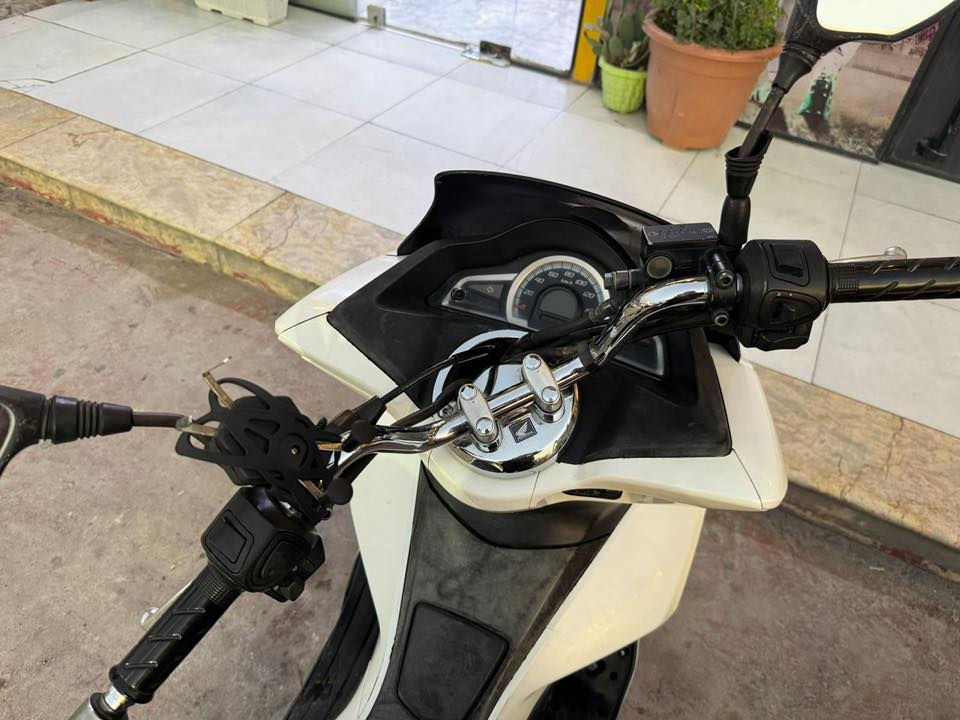 لسلام عليكم دراجةpcx ياباني الجيل الثاني محرك 150 jfدراجة مكفوله السعر 15$ العنوان بغداد مدينة الصدر  ***********
