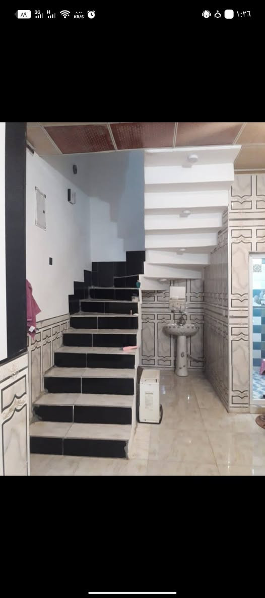 السلام وعليكم دار سكن مساحة ١٠٠ متر مربعة ١٠ في ١٠ طابقين للبيع بناء حديث ٤غرف نوم وصحيات وستقبال ومطبخ في التحرير القادة الاتصال ***********
