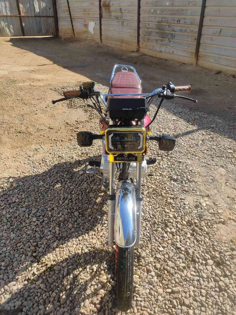 سلام عليكم دراجه سيفان 5كير للبيع موديل 25 جديده صارله شهرين من طالعه م اورق كامل بصمتين تشغيل عن بعد مكنته 200ضاغطه وزنجيل كهربائياته كله كامله مكاني كربلاء طويريج  السعر 725بيه مجال رقم الهاتف ***********
