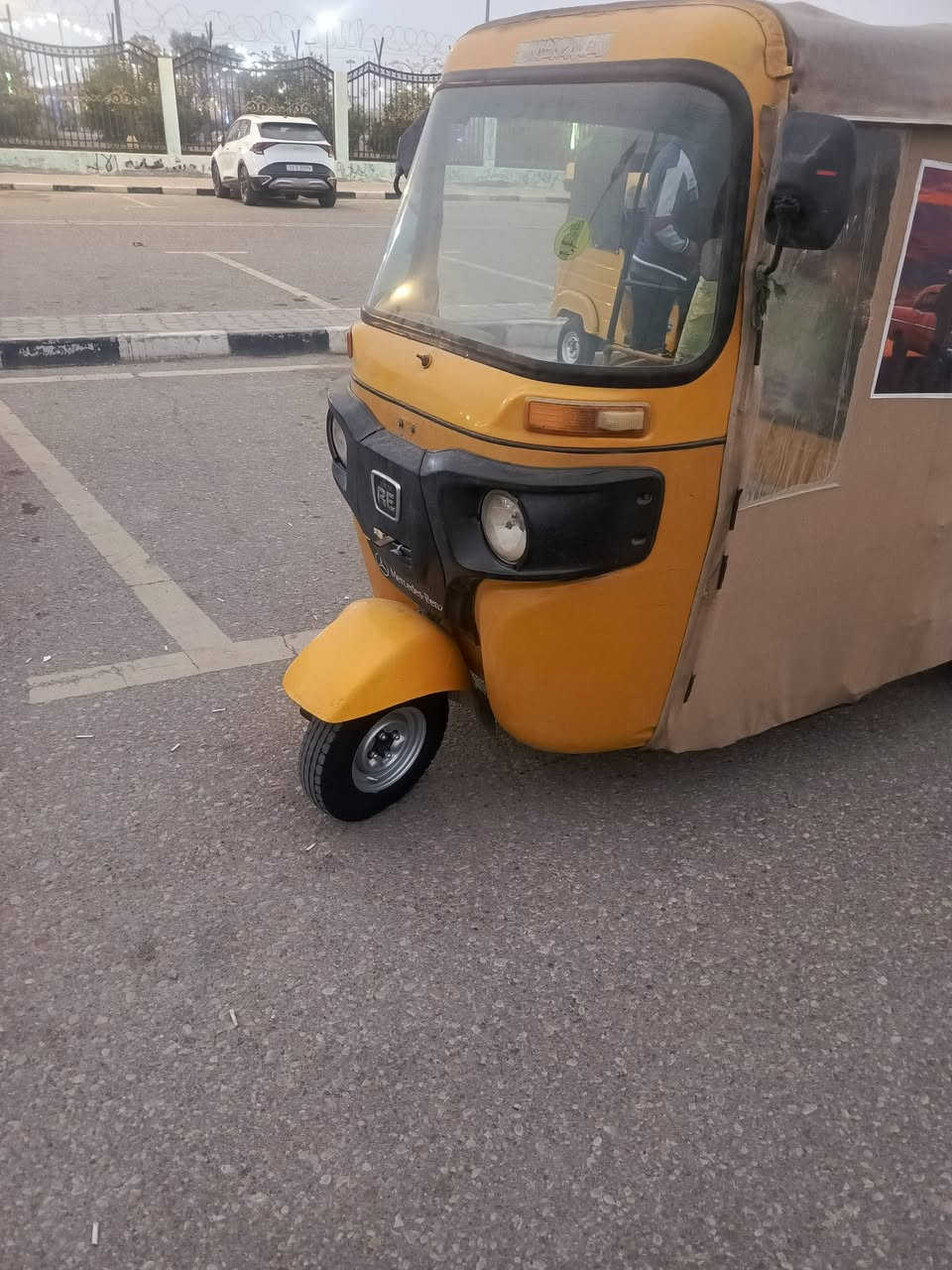 السلام عليكم تكتك للبيع تكتك مفتوح مره وحده... رقم و سنويه   سعرها 6800 وبيها مجال لشراير   مكان حي الجامعي  ***********
