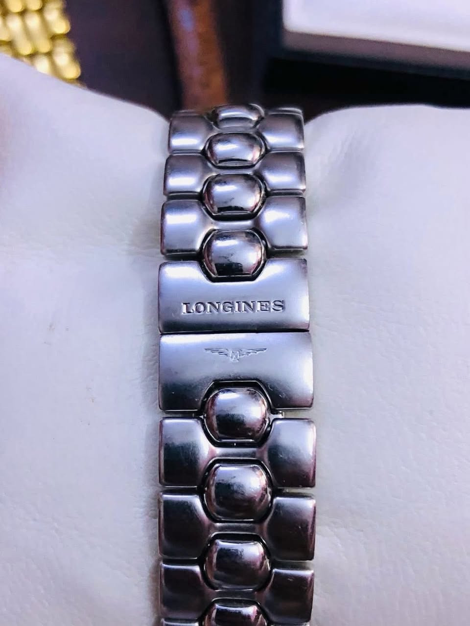 ساعة لونجين كونكويست( LONGINES)
سويسري اصلي  انتاج الثمانينات 
نسائي - سلم / المعدن فولاذ   
للاتصال ***********
