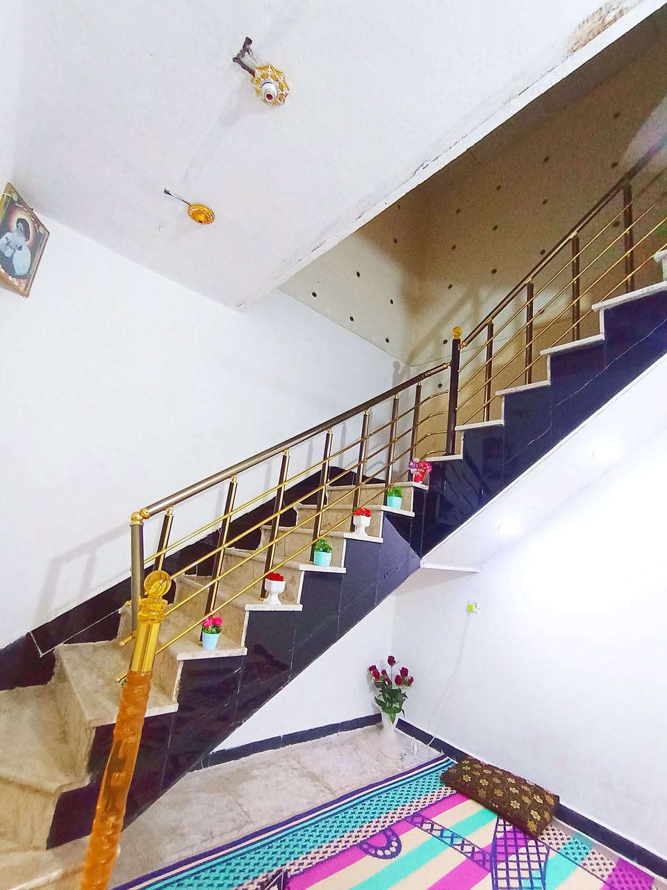 السـلام عليكـم
دار للبيع..
العنوان: في حـي الرحمه الثانية مقابيل محمد ابو التنكر  كامل الخدمات م 100 متر مربع 
.. يتكون من استقبال وغرفه وصالـه ومطبخ وصحيات ومخزن... 
الرقم: ***********
الاستفسار خاص رجآء رجآء...
