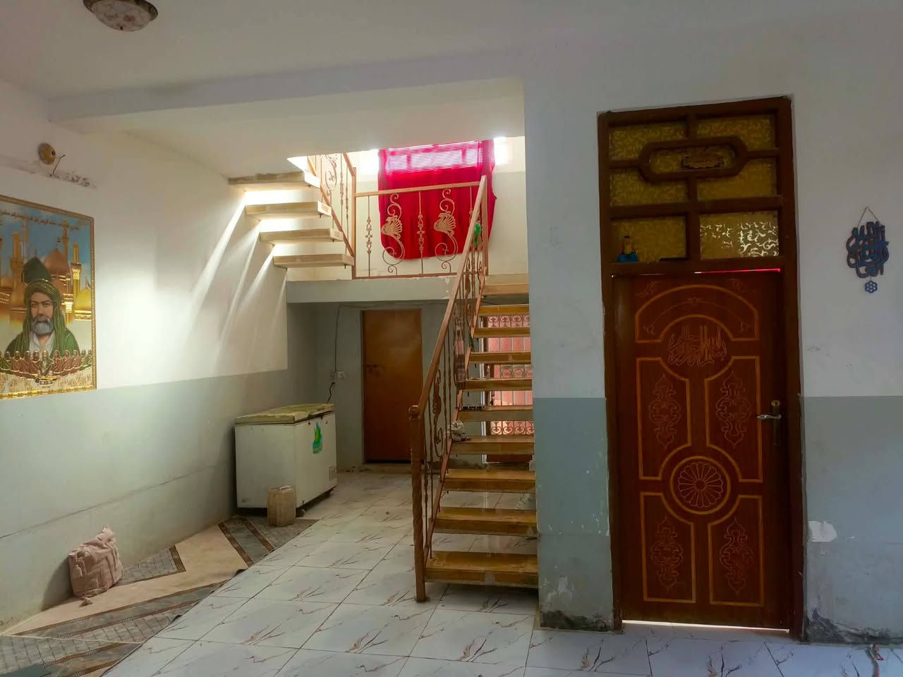 السلام عليكم .دار للبيع طابو زراعي سند 25 تحويل مباشر باسم المشتري ... العنوان المعارة طريق الزوار طريق العويسات حي السجاد قرب شارع البزل...المساحه 200 م مربع يتكون الدار من طابيقين الطابق الاول غرفه نوم واستقبال وصاله ومطبخ وصحيات خارجيه وداخليه والطابق الثاني غرفه نوم ثانيه...بناء حديث ..الدار كامل مكمل جاهز للسكن  مابي اي نقص ...السعر مناسب جدا قياسا مع الأسعار السعر 38 وبي مجال جيد للشراي الجاد...للشراء تفضل خاص او اتصل ب*********** واتساب
