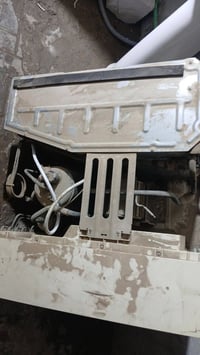 مكيف نضيف بي فقط اليك   سعره ١٥٠  وبي مجال ٠٧٧١٢١١٤٩٩٠ شراي يتصل