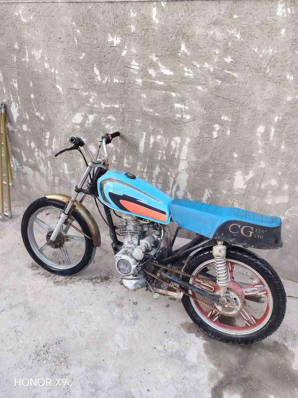 سلام عليكم دراجع ايراني مكينه امتي ار الدرحه كوم حديد 150قفلهه 
الشراي خابرني ***********
