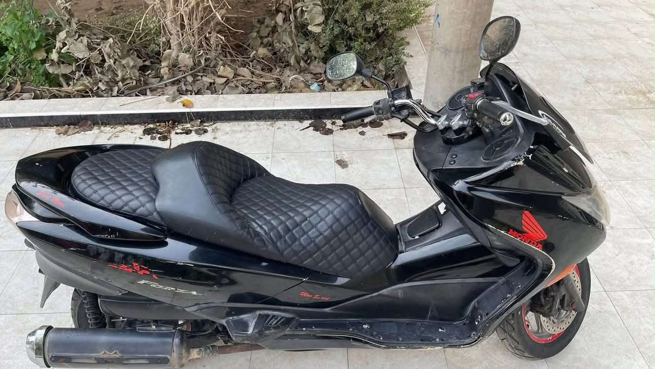 السلام عليكم 
فورزا 010 للبيع 
محرك نضيف وناعم 
يرادلها كلج خلفي ودبلاتها فاكسه
قايش وصفاك وخرز جدد
فيتبم ونوزل وبلك جدد
كهربائيات كلها شغاله
تايرات نضيفه 
كفراتها مبينه بالصور 
بانزين كله محسن ودهن اصلي 
السعر 750 وبيها مجال بسيط
مكاني ناصرية مركز 
الجاملغ الكدام يرادله بس تصليح بسيط 
والتريشه الجوه هم موجوده يرادلها تصليح


**إذا كنت صاحب هذا الإعلان وتريد حذفه لأي سبب، رجاءا أرسل رسالة إلى الدعم الفني**