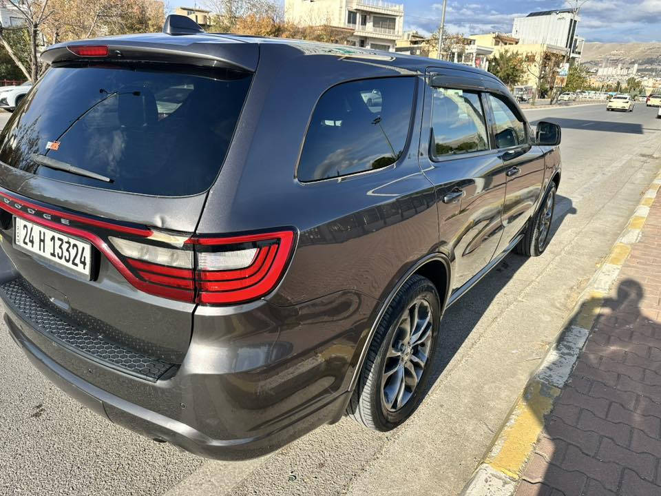 دورنكو موديل 2020  محرك 3600 بيه بنيد وجاملغ وشويه من باب الصندوق رقم دهوك  وباسمي مواصفات جي تي المعروفة داخل جلد وتحكمات وغيرها تخم تاير وحدادية صدر كاملة وما بيهه نقص ماشية 200 الف ميل
السعر دفترين وبيهه مجال
مكان السيارة السليمانية 

د. محمد
***********
