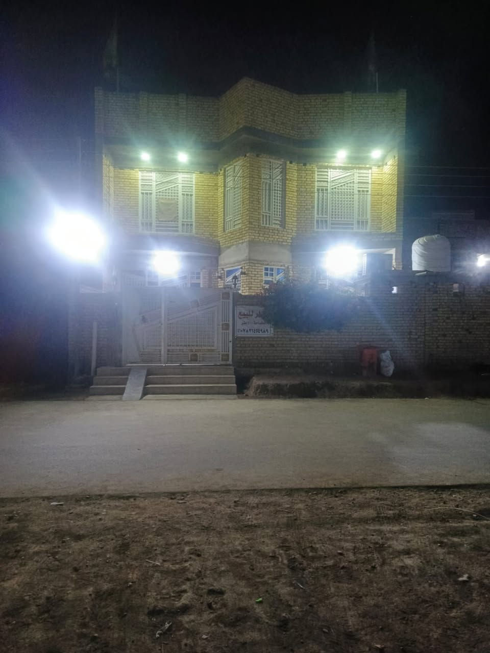 الدار للبيع طابو صرف
حي الأمين الثانيه
المساحه ٢٠٠ متر
بناء حديث ٢٠٢٢
***********
