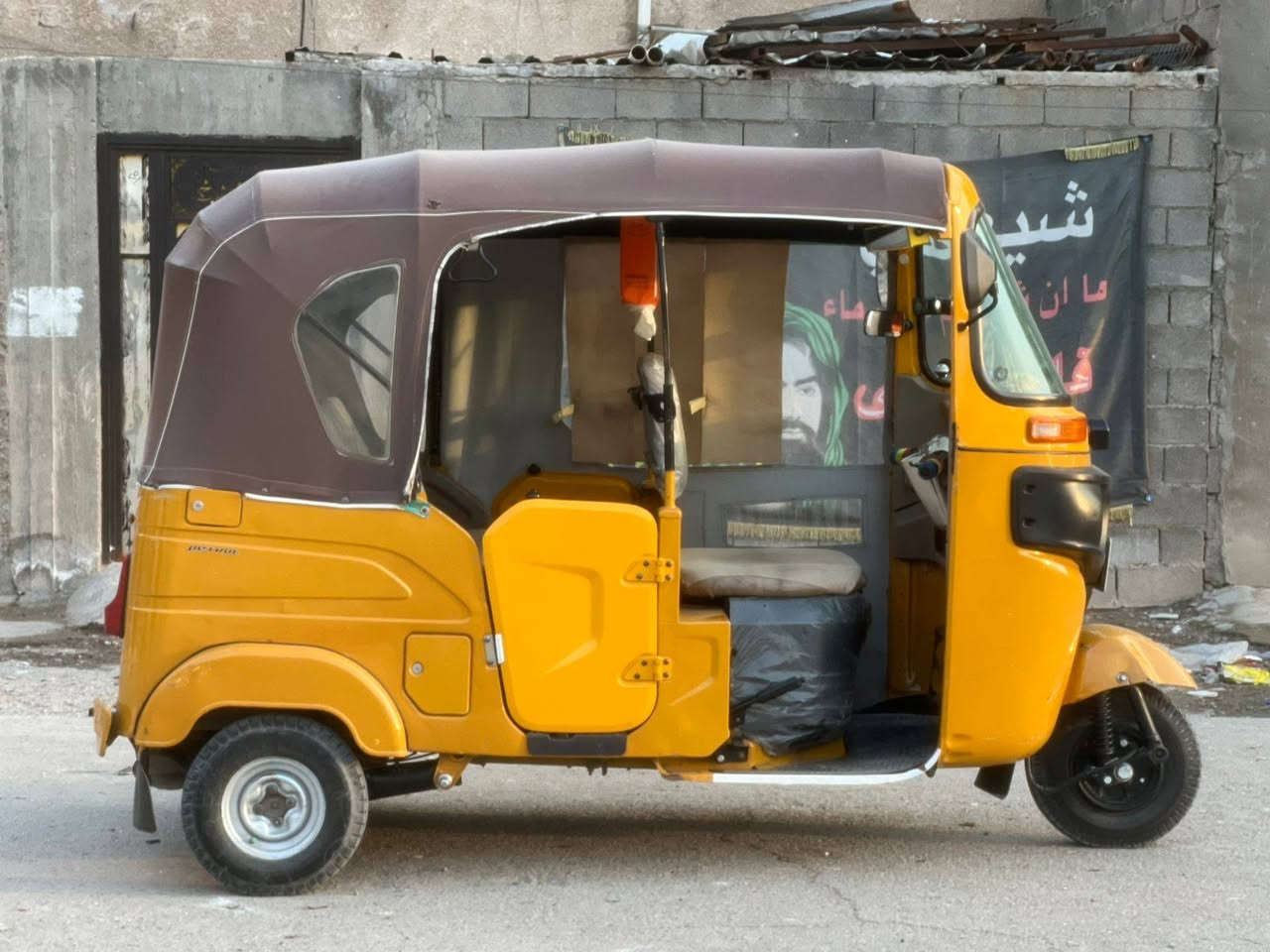 السلام عليكم
تكتك موديل 21 شهر 10
تكتك مكينه مكفولة مبدل فقط زنجيل 
وضربة بالصفحة بسيطة راجعه بارد فقط 
ودوس معمرة فقط غير هذا مابيها تكتك احلا من الصور بعد تكتك خير من الله ترايها حلو مكاني بغداد مدينة الصدر 
***********
