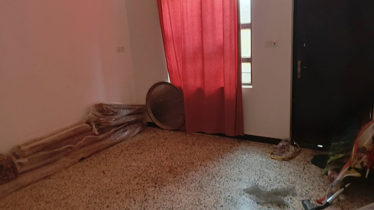 السلام عليكم 
بيت للبيع طابو 
مساحه ١٥٠ // ركيوه الجنوبيه قريب ع الشارع العام 
رقم القطعه ٤٥٦ 
صاله واستقبال 
صحيات داخليه وخارجيه 
مناور عدد ٢ 
مطبخ 
غرفتين نوم 
السطح فرشي 
السعر ٨٥ 
بناء جديد
‏‪***********‬‏
