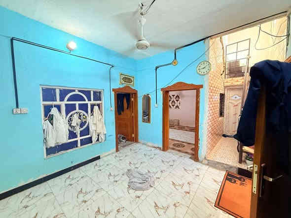 الديوانية الحمزة الشرقي 
سلام عليكم ورحمة الله وبركاته 
بيت لبيع مساحه 107
بناء طابوكً
غرفتين واحده طابق الثاني 
+مطبخ +صحيات داخليه خارجيه 
البيت مطلوب مبادره تسديد اكتروني 
الموقع حي الجوادين اقرب نقطه داله المعراج 
سعر 50وبي مجال 
***********
***********
