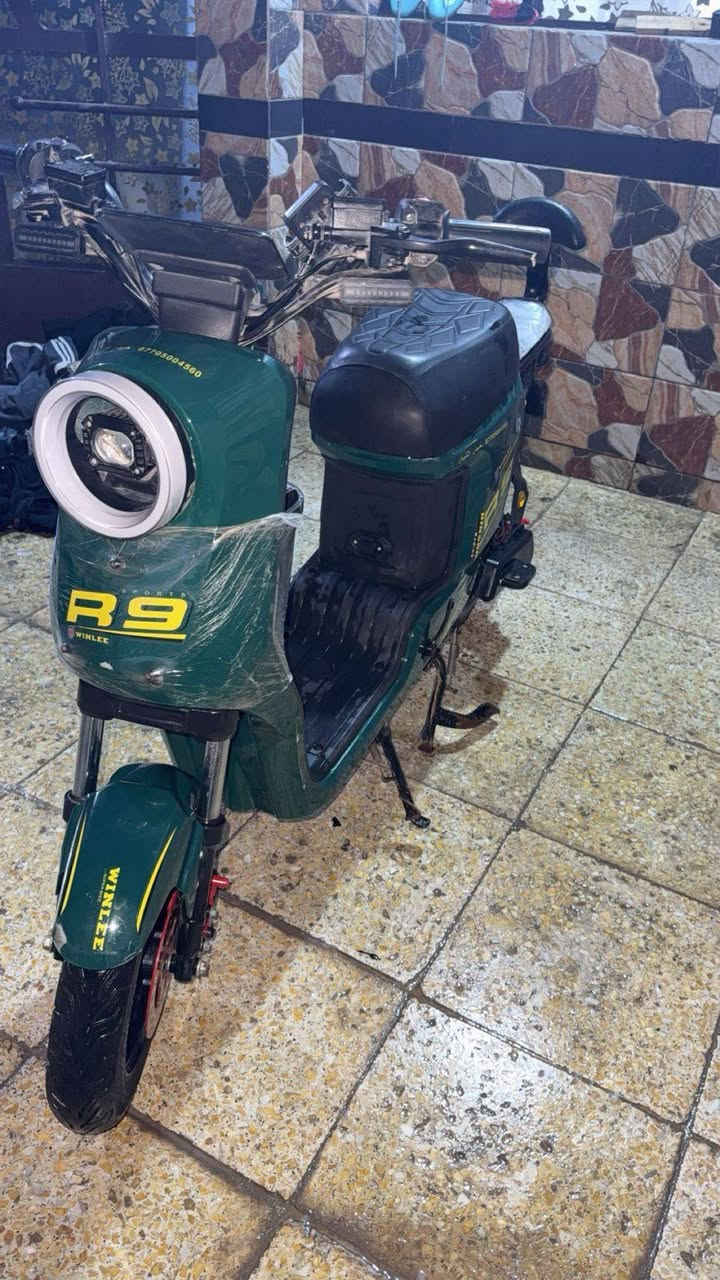 سلام عليكم دراجه R9 للبيع  نضيفه كلش فقط باترين 2 واكفات دراجه نضيفه سرعه 109 غراضهة موجوده سله/مرايات/كفات/سويج 2 /بصمه/كرت شاشه / السعر 400 بيه مجال بسيط مكاني الحسينيه مال راشديه رقم التلفون *********** أو مراسله خاص
