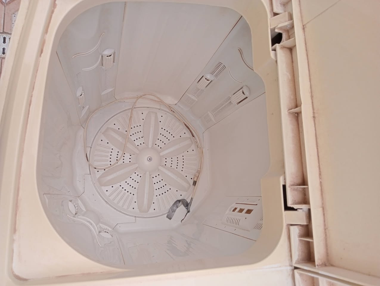 سلام عليكم
غساله للبيع 18 (كيلو).  
شرط الشغل غسل وتجفيف. السعر (50)وبيها مجال بسيط.. 
مكاني ناصريه سديناويه. 
رقمي /***********
