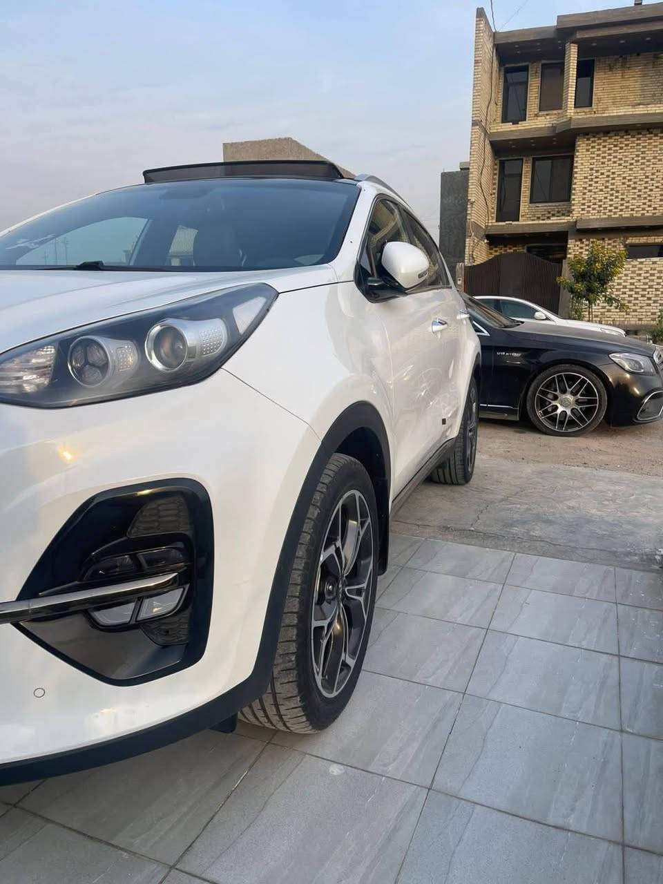 السلام عليكم
كيا سبورتج خليجي(جيتي لاين) أخت الزيروو

مكفوله كفاله عامه 

(استخدام شخصي ) 

 موديل 2020

ماشية ٣٧ الف 

 فول 1/1 اعلى فئة بالموصفات معروفه ل جي تي 

موصفاتها : 

مكينة 2000 دوش

بصمةتشغيل

تشغيل عن بعد 

وبصمة ابواب 

بانوراما

ترحيب عند الاقتراب

شاحن واير لس

مري شفط 

جنطه كهرباء 

لد نهاري  + بك لايت LED 

لايت ضباب

ويل كب 19

كشنات جلد + كهرباء السائق والصدر

مود درايف DRIVEMODE 3انضمه

ستيرن رياضي  

تحكم ستيرن فول مع تحكم بلوتوث

قطعتين تبريد امامي خلفي 

سايد بريك بصمة 

لايت اوتو

اريل نفكيشن

حساس امامي

حساس خلفي

نضام منحدرات

5 ويل مال جيتي

شفتات ستيرن

شاشة اعطال

سونار موجود 

رقم بغداد باسمي تحويل مباشرة 
السعر ٢٢٧

للتواصل ***********  بي واتساب
