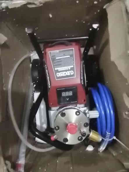 مرحبا شباب عندي مكاين لبيع بأسعار مناسبه ابوساعه جهاز جديد على فحص سعره ٣٢٥ملف نحاس درجه اولى اكو توصيل لجميع المحافظات العراق يرش بساعه واحده من ١٥٠الى ٢٠٠متر هذا شغالي ***********
