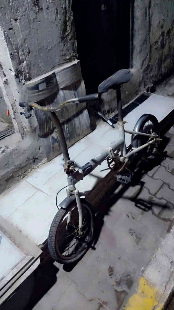 غراض مستعمله مرجوحه نضيفه كلش ب20الف باسكلات ثنين عوزهن هوه وترتيب شويه الواحد 10ثنينهن ب20 الف الاستفسار خاص او تصال على الرقم ***********
