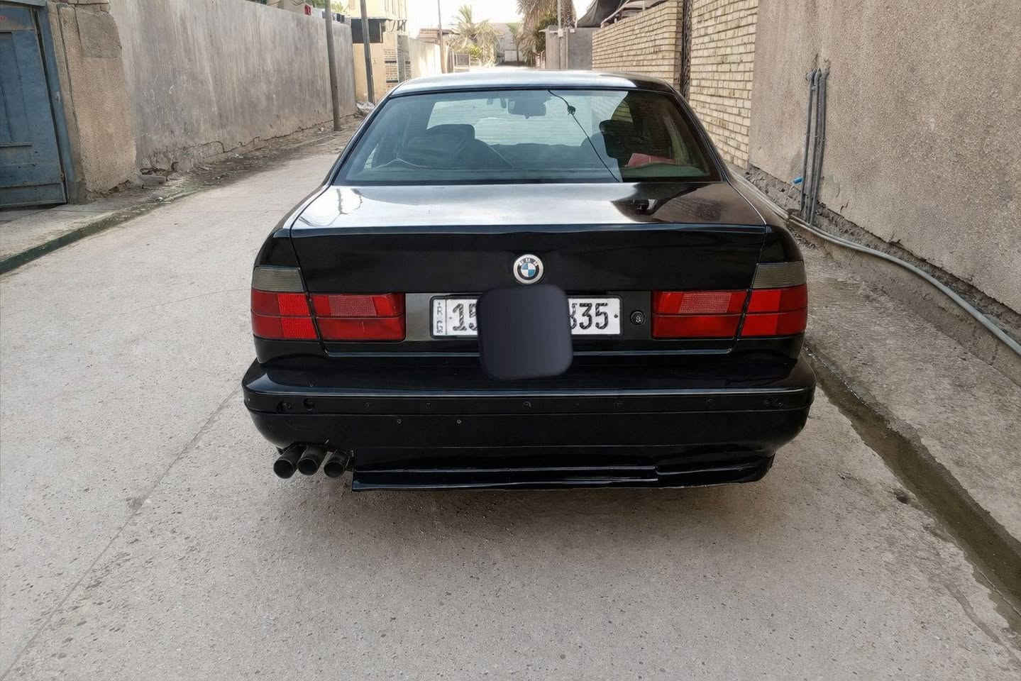 السلام عليكم
بي ام دبليو 535 مفتوح موديل 1992 ،
لون اسود غير محدد السعر 38 وبيها مجال للطيبين 
المكان بابل 
*********** / واتساب
