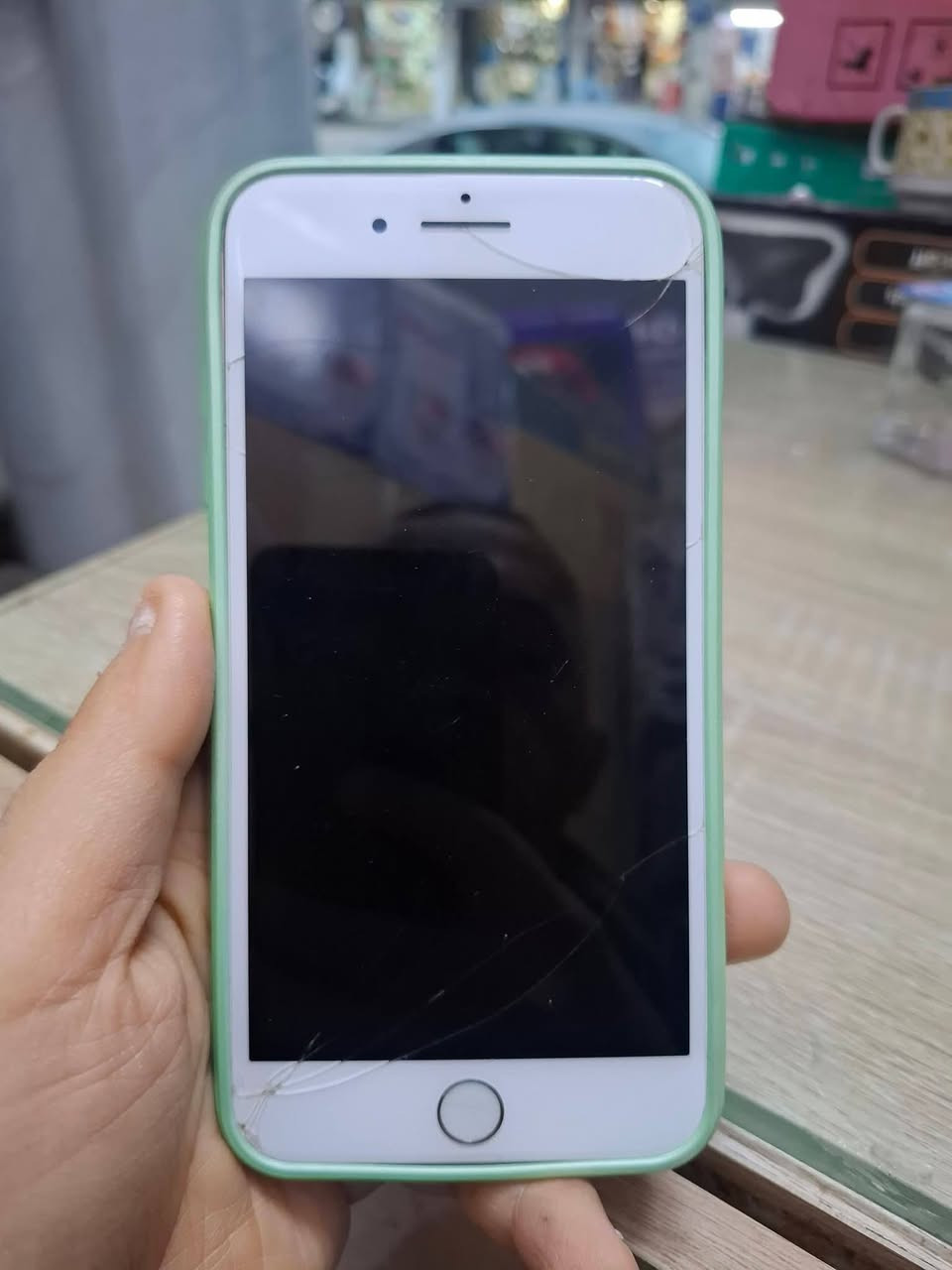 ايفون8بلاس جهاز نضيف مامفتوح كله بلادي مامفتوح 
بي هاي لفطور بس ممثرات كله شغال ضمان سعر ٥٠
***********
