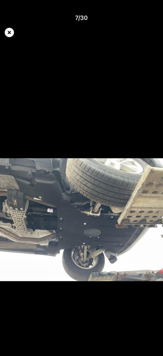 سلام عليكم حايب هاي الجيب موديل 2024  ماشيه 23 السياره تقريب كلين  راح توصل اابصره يومين توصل   لي عنده رقم شهداء او يريدها مرقم بغداد شهداء هم موجود السعر مرقم 3،10 بدون رقم 2،70 ***********
