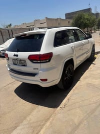 للبيع جيب شيروكي كلين كلين تايتل ليمتيد  فول للأخير موديل 21 ماشيه ٣٠ ...