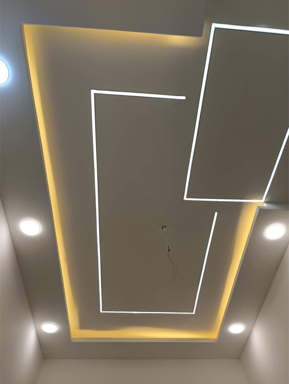 🏡 الديكور ليس مجرد تفاصيل… بل هو فنّ يحكي ذوقك.
الديكورات المنزلية تضيف لمسة جمال وأناقة لكل زاوية في بيتك، لتجعل منه مساحة تنبض بالراحة والفخامة.
✨ اختياراتك هي انعكاس لشخصيتك، فاختر ما يمنحك السكينة والتميّز.
💫 مع خبرتنا في عالم الديكور والأصباغ، نحول أفكارك إلى واقع ينبض بالجمال والإبداع.
📞 للاتصال والاستفسار:
مراسلة الصفحة أو الاتصال على الرقم: ***********/
#ديكورات_داخلية #تصميم_منازل #دهانات #هندسة_معمارية #فخامة #ديكور_راقي #بيت_الأحلام
