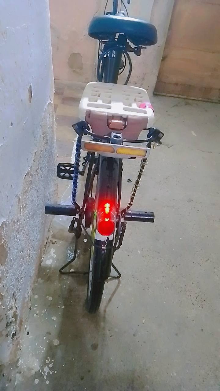 *********** بايسكل حجم 26 موديل 18 السعر 140 هو واغراضه
