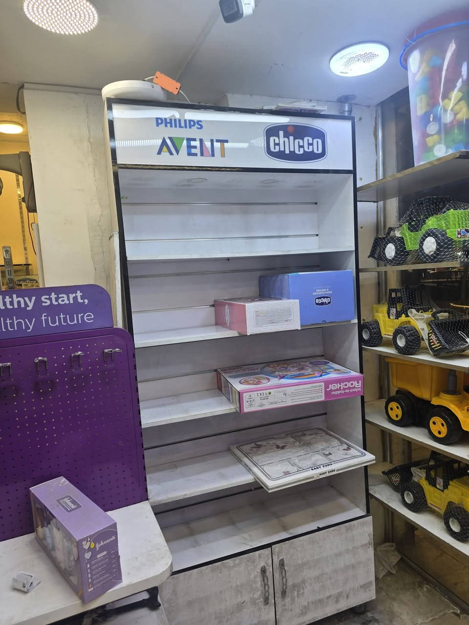 السلام عليكم
رفوف و٣ فاترينات للبيع
الكرادة شارع الصناعة قرب الجامعة التكنولوجية
***********
