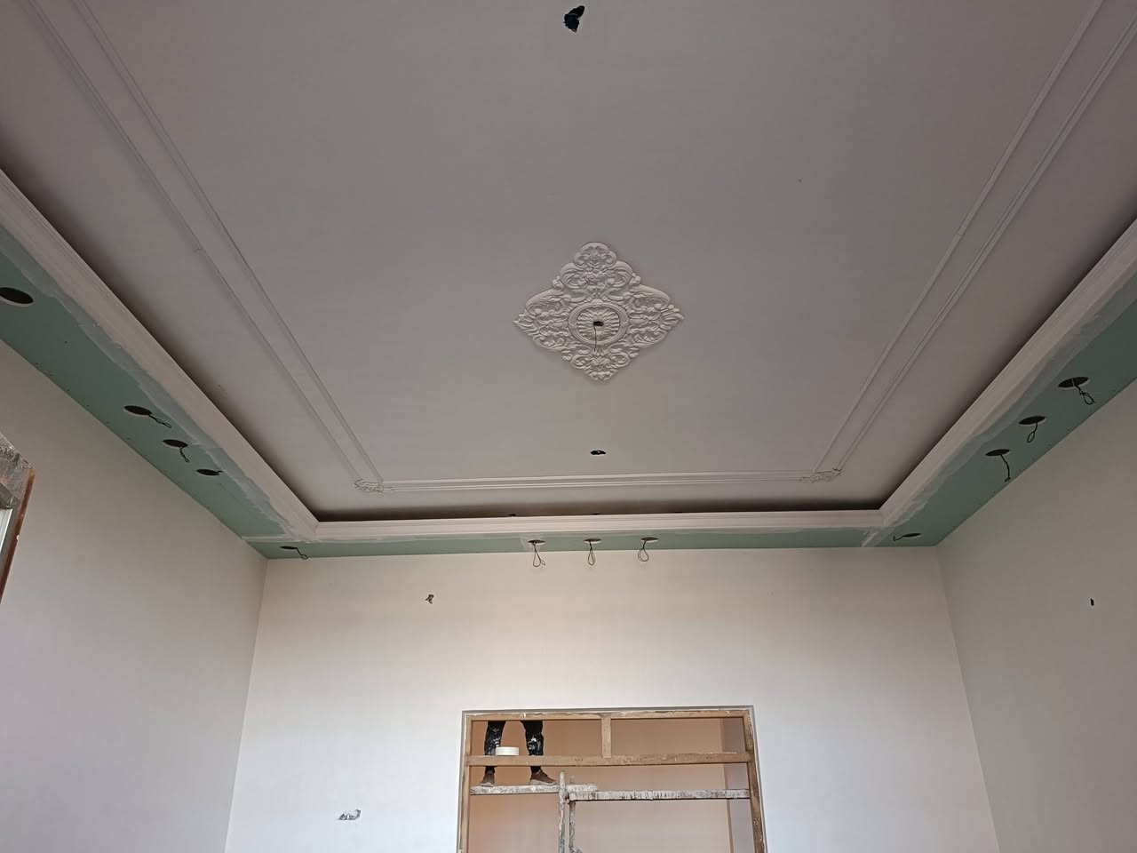 عملنه ترميم وتشطيب المنازل لبخ مخمر ديكور مغربي صبغ سحب معجون سقف ثانوي للسستفسار  مراسله الصفحه اوالاتصال ع ***********
