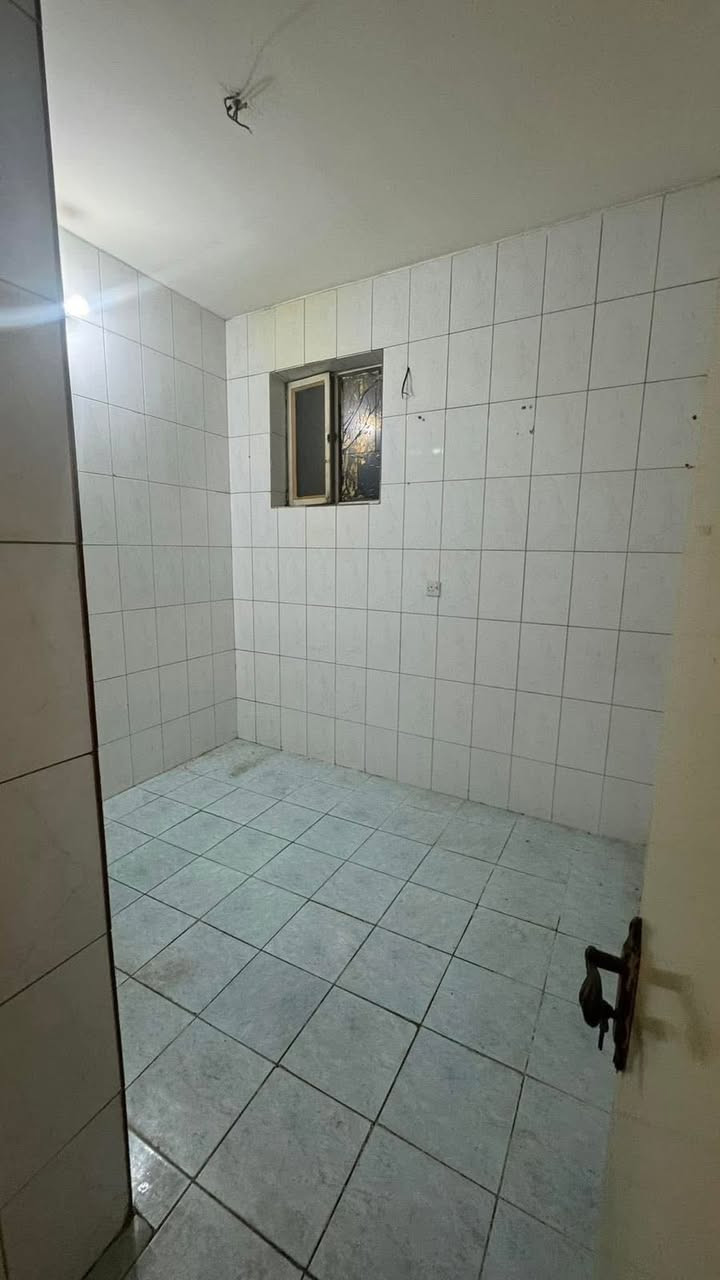 شقق للايجار عدد2 في السيدية (نضيفات ) طابق ارضي و طابق اول
مساحه كل شقه 80m تحتوي كل شقه على 

غرفتين نوم وصالة ومطبخ وخدمات صحيه 
موقع: السيديه مربع الاقتصاديين على شارع 30m

سعر الطابق الارضي 600 الف  
سعر الطابق الاول 500 الف 

‼️متوفر #عروضات اخرى لم يتم #ذكرها   عمارات 
تجارية وسكنية وشقق تجارية وسكنية ومحلات وعيادات

📊كل ماعليك الاتصال على الرقم (***********) أو المراسلة على الصفحة *ʲᵒⁱⁿ ᵘˢ*
الكوخ للتطوير العقاري
