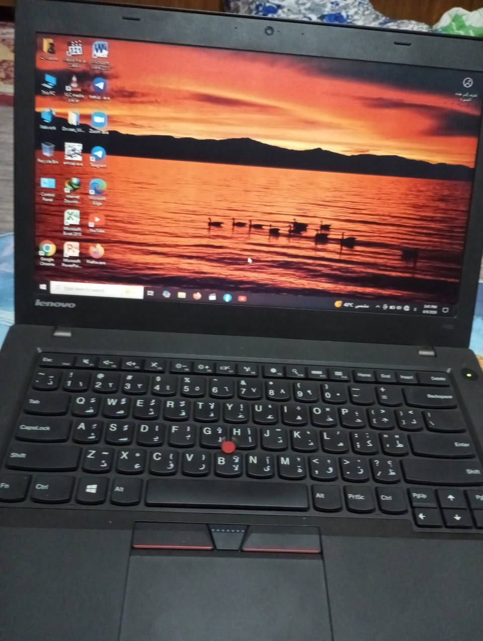 لابتوب لينوفو للبيع - Lenovo ThinkPad T450 نظيف جداً 🔥
لابتوب غني عن التعريف يتحمل الشغل المتواصل والتصفح والدراسة.
💻 المواصفات:
معالج Core i5 الجيل الرابع (vPro).
كيبورد عربي/إنجليزي نظامي.
الجهاز شغال 100% ولا يشكو من أي عيب.
🎁 الملحقات المرفقة: الشاحن الأصلي + ماوس لاسلكي + فلاشة 16 جيجا KIOXIA.
💵 السعر: 150 وبي مجال لشراي 
📍 الموقع: ذيقار قضاء سوق الشيوخ 
📞 للتواصل: *********** او مراسله الصفحه 

 (RAM)  4  جيجا) وحجم الهارد  120  لون اسود ويندوز 10 مفرمت كامل مكمل يفيد لدراسه و الالعاب الخفيفه مثل ماين كراف وكم لعبه هماتي ويشغل برامج التصميم ولطباعه  + الفلاشه جديده ما محروكه كسر الجيس

