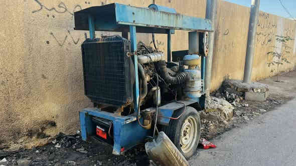 مولد كية 
١٢٠امبير نضافة ٨٠ 
محرك لا تنقيص ولا تبخير 
ويا ضفيرة ثري فيز 
مولد كامل بس شغل 

للتواصل على الرقم
***********
