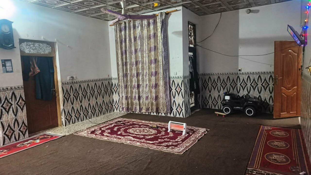 بيت للرهن 200 متر
نجف حي النداء شارع المجمعات عمود 54 
قرب إنشائية الزرفي
 طابقين 6 غرف
الطابق الاول يحتوي على غرفتين وصالة ومطبخ واستقبال وصحيات
الطابق الثاني يحتوي على أربع غرف وصالة.
سعر الرهن 25 مليون
@إشارة


**إذا كنت صاحب هذا الإعلان وتريد حذفه لأي سبب، رجاءا أرسل رسالة إلى الدعم الفني**