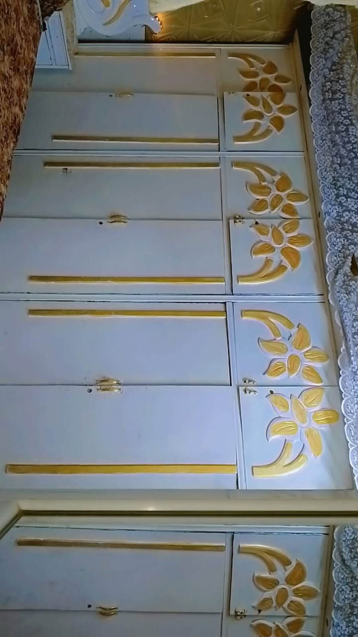 سلام عليكم غرفه البيع مكاني بغداد سعر 200 وبيها مجال الرقم ***********
