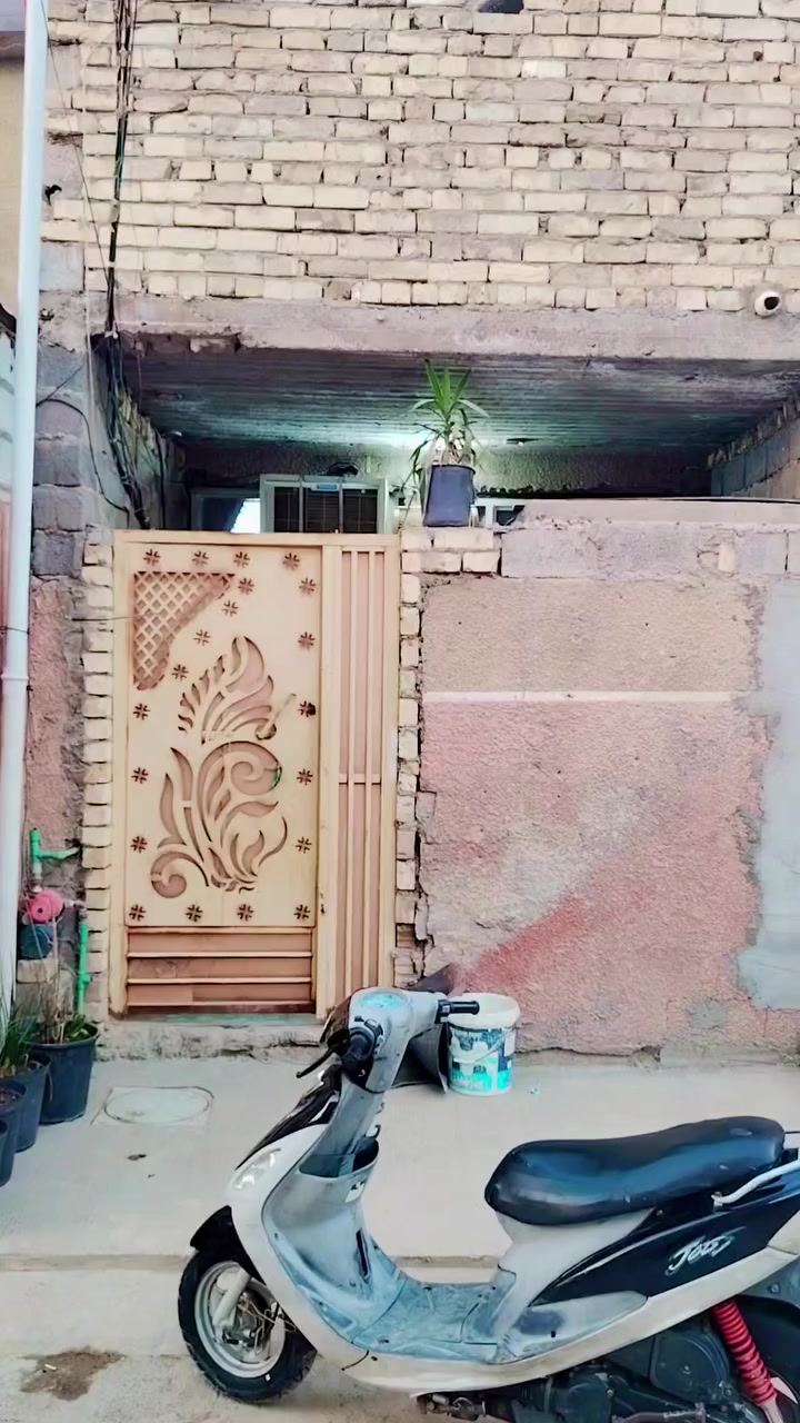 السلام عليكم دار للبيع 50 متر المربع الثاني قرب مولد ابو روان ،السعر،63 للاستفسار الاتصال ***********
