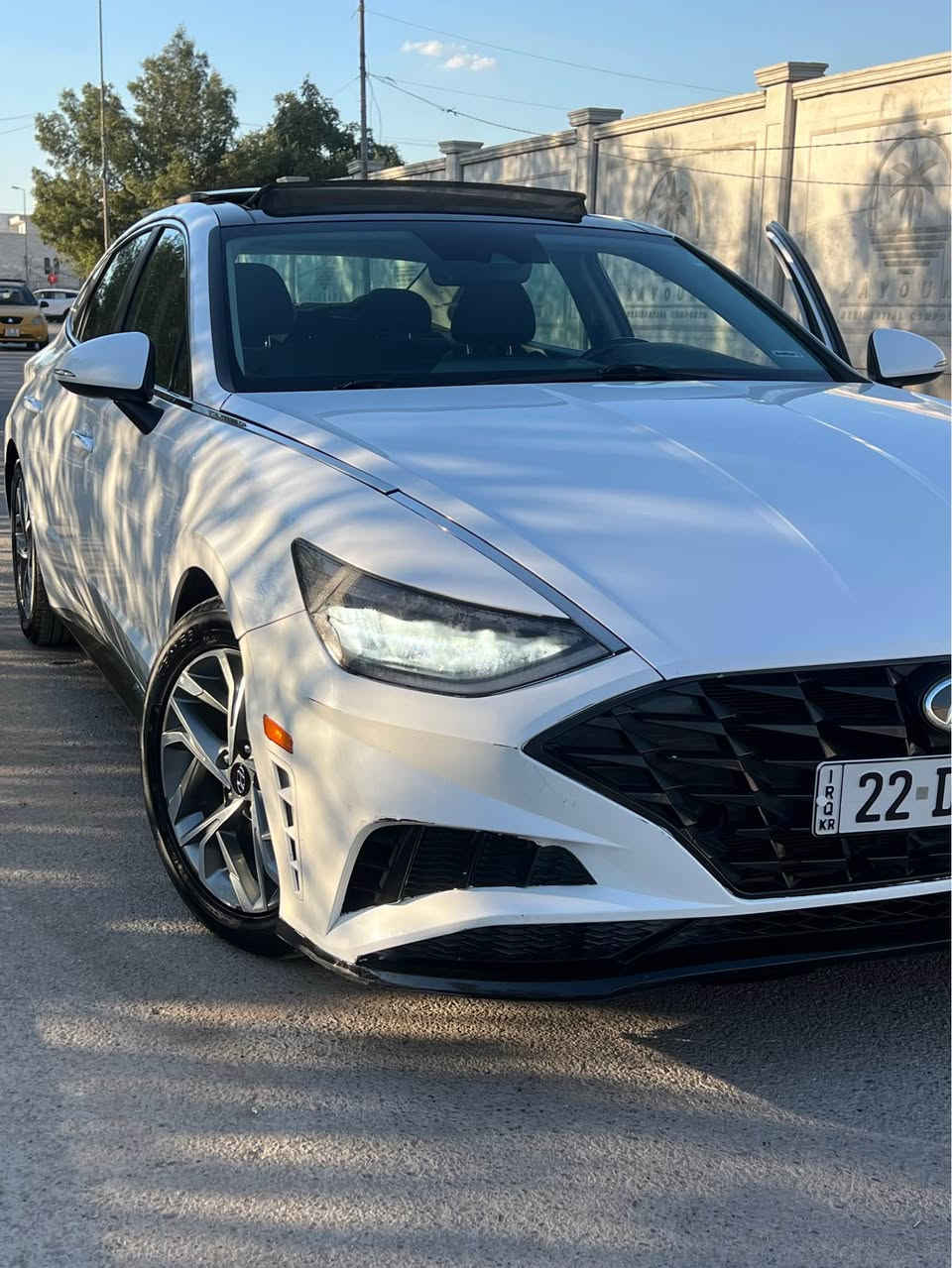 السلام عليكم
سوناتا 2023 للبيع 
فول مواصفات
محرك 2500 سمارت
ماشية 40 الف ميل تقريبا
سياره جديدة على ايدي 
حادثها بسيط / تبديل جاملغ السائق وصبغ ربع البنيد فقط 
مكانها بغداد / زيونه 
السعر 183 وبي مجال بسيط للشراي 
*********** بغداد, العراق
