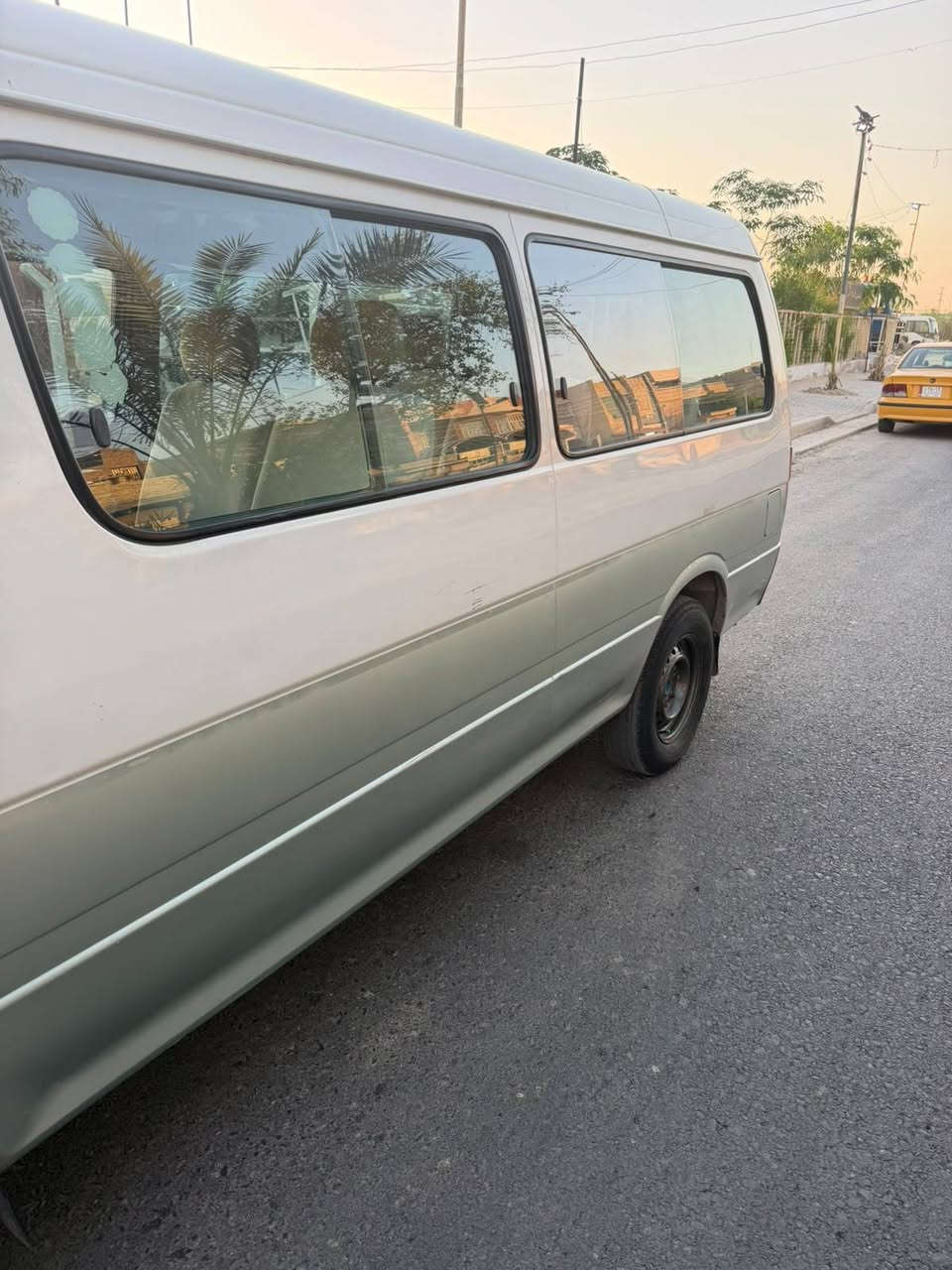 السلام عليكم جنبي H1 موديل 12 عكيليه مكينه فتون مكينه كير اكسل كفاله بارد قليل واضح بلصور سياره مغلفه  اربع جاملغات السنويه جيديده لل31 السعر 75 الاتصال عله عكيليه***********
