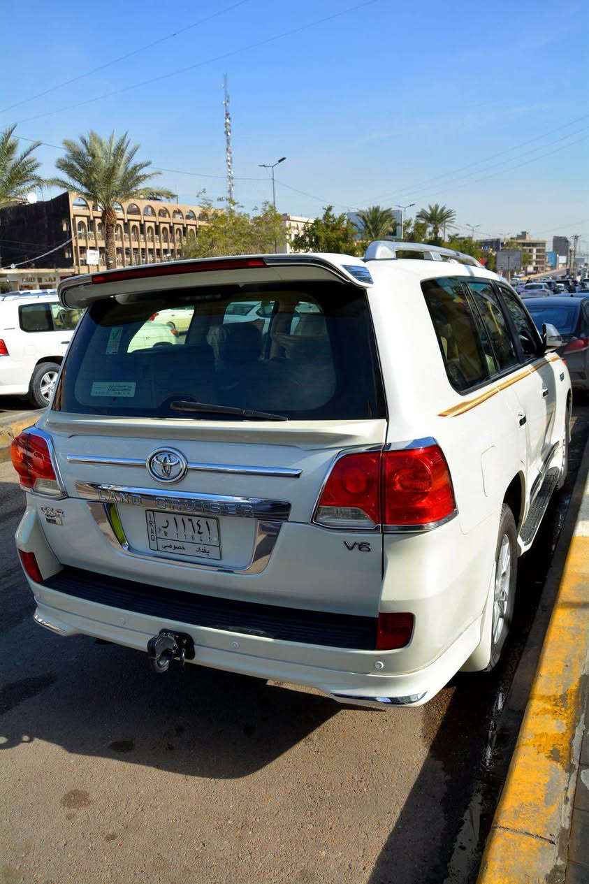 لاندكروز جي اكس ار 2013 بلاديه لبيع فقط بسعر 34000 $ وبيها مجال بسيط مكانها بغداد الامين الثانيه رقمها بغداد بسمي تحويلها ثاني يوم حادثها فقط صندوك ومرجعه بلاديه بس يم العلامه مال سياره السياره فتحه بصمه مري شفط شاشه جبيره تبريد بلادي وماشيه 200 الف كيلو متر محركها 3500 سته اسلندر للاستفسار *********** علي الهماشي بغداد, العراق
