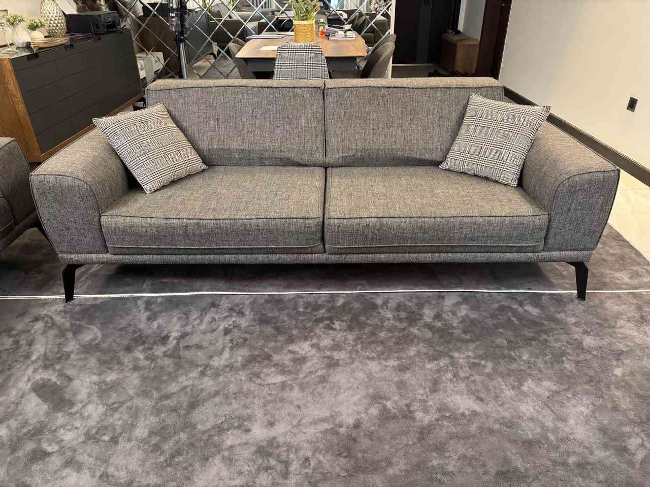 تخم قنفات تركي للبيع 
9 مقاعد
اللون رصاصي غامق
السعر  / مليون
العنوان / بغداد المنصور
رقم الموبايل / *********** بغداد, العراق
