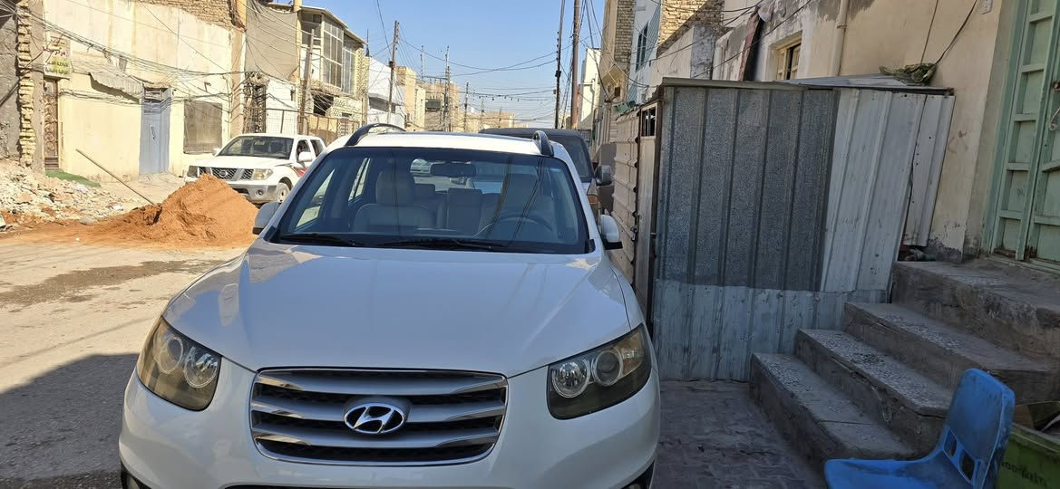 السلام عليكم سياره سنتافي ٢٠١٢ مكفوله محرك ٤ سلندر فول مواصفات ٧راكب ٣قطع تبريد رقم أربيل جديد نكليزي السعر ١٤٥ وبيه مجال مكان النجف شارع المدينه قرب مطعم ابو جلال رقم الهاتف ***********
