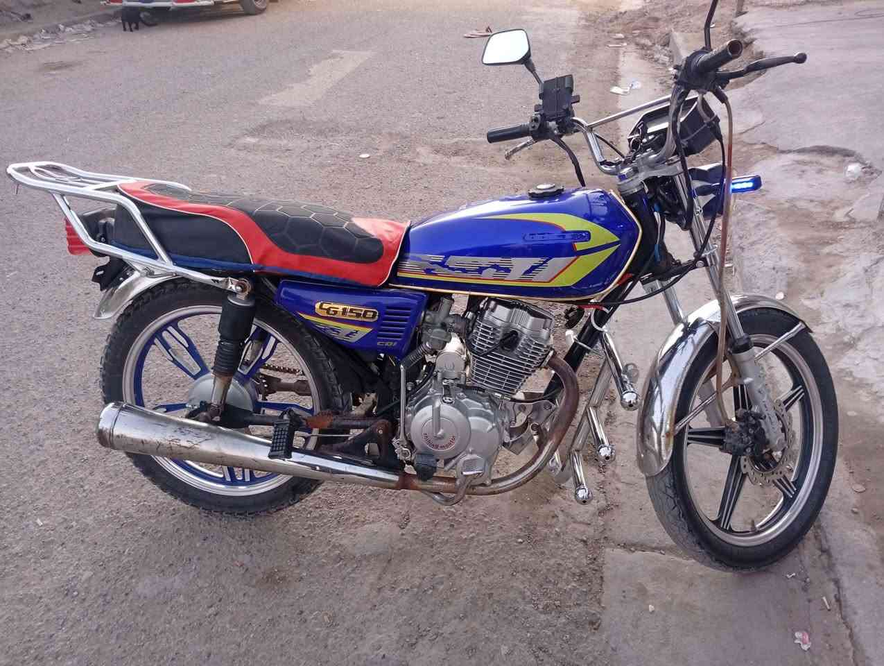 السلام عليكم دراجه سونك موديل 24 نضيفه كلش برغي ما مفتوح بيهه تجي وتشوف بعينك السعر 550وبيهه مجال مكاني بغداد الشعب ***********
