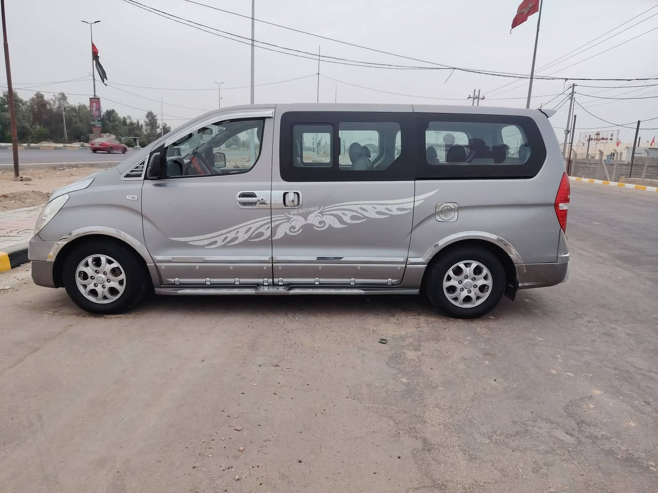 ستاركس 2016 مجول بلادي
اصل ١٦
رقم بغداد انكلي بسمي شخصيا
بيها خط مصفئ كربلاء
بيها صبغ قطعتين كوريا 
***********
