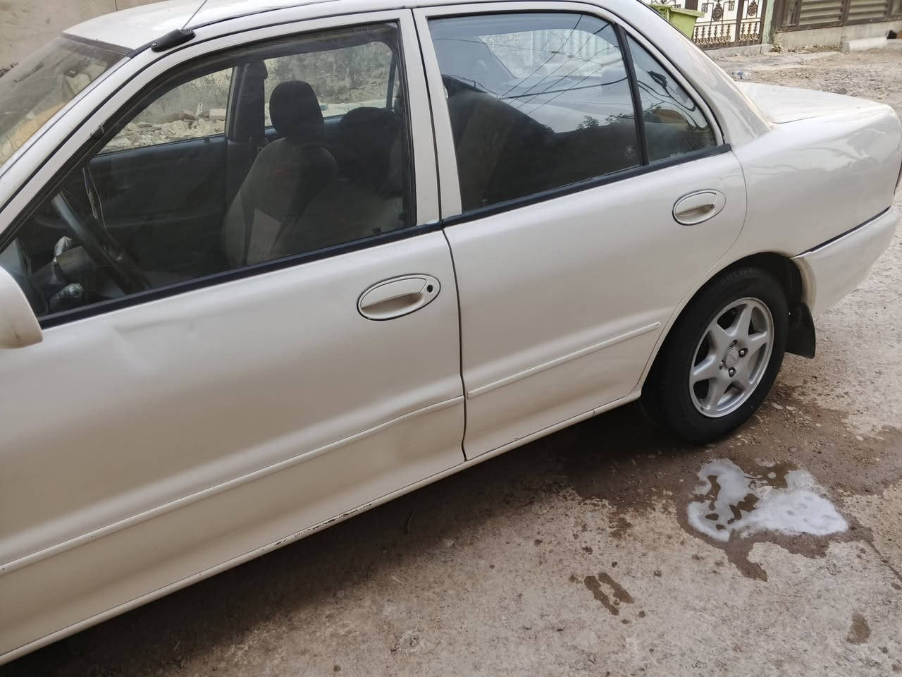 السلام عليكم 
بروتون 2004 سياره نضيفه ومعمره على أيدي مكينه مكفوله مصبوغه احزام تخم تاير جديد مرقمه بغداد ما عليهه اي غرامه مروريه 
55 وبيهه مجال 
للاتصال *********** بسام
