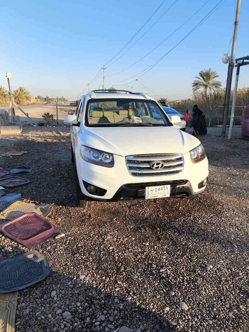 السلام عليكم 
هونداي سنتافي للبيع 2009 خليجي 
سته سلندر سبعه راكب ثلاث قطع تبريد انجماد كاميرا حساسات  خلفي كشنات جلد كشنات كهرباء  شاشه كبيره فور ويل داخل بيجي سياره جاهزه كير مكينه جدد تخم تاير جديد كهربائيات كلها شغال سياره جديده فول مواصفات رقم بغداد بااسم صاحبهه تحويل مباشر السياره فقط بارد كد شبر وصبغ كد رصعه
 مكلف بالنشر ***********/***********
