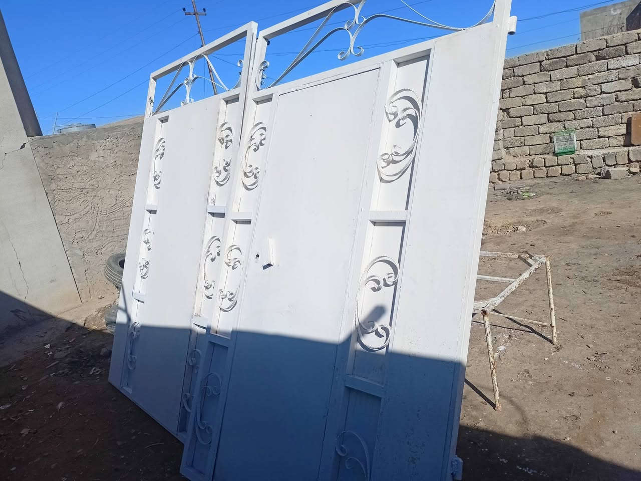 باب حوش للبيع عرض مترين و 95 ارتفاع مترين و40 اتصال او واتساب ***********
