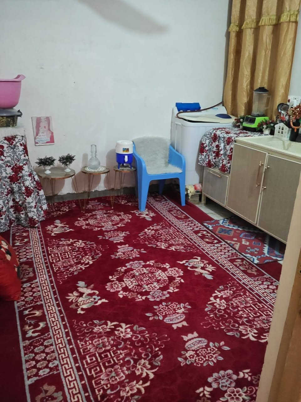 سلام عليكم بيت للبيع حي السفير الفرع مقابل افران علي الهادي المساحة 125 طابقين اربع غرف سويتات بناء حديث السعر142 للاستفسار ***********
