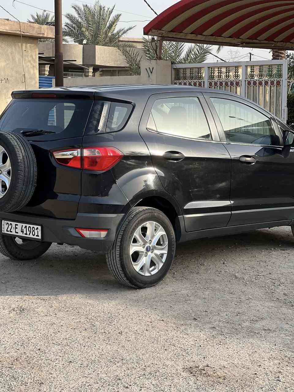 السلام عليكم 
فورد امريكي 2015 
محرك ١٥٠٠ تيربو 
مواصفات عاديه 
بيها قطعه وحده فقط بنيد 
ماشية ٧٧ ميل 
السعر 95$ وبيها مجال
***********
