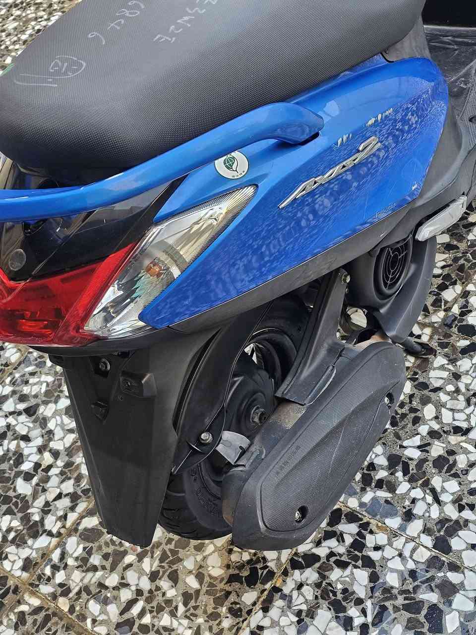 السلام عليكم اكزز زت حديث موديل 2016 ماشية 7 الاف يعني زيرو نوزل ونظام ايكو انسى صرف البانزين دراجة اقتصادية وناعمة كلش ما تسمع صوتهة شلعة ومعدل اوراق كاملة ما مفتوح بيهة برغي مكاني بغداد الحسينية رقم ***********
