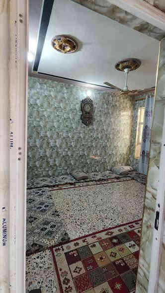 السلام عليكم من رخصة مدير الكروب المحترم بيت للبيع في بوب الشام منطقة ضيفان قرب القوس  زراعي 117 مساحه 150م خدمات كامله البيت على الشارع الرئيسي يحتوي على غرفتين نوم وصاله ومطبخ وصحيات وستقبال ومخزن بلصطح للاتصال على الرق***********
