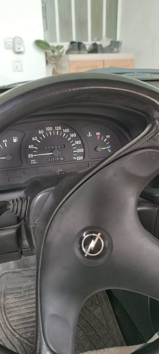 ڤیکترا مۆدێل 1990سیارەیک پاکو خاوێنە گێڕو مەکینەی بەشرت لێدراوی هەیە پشتو پێشی بەس ناوی نەگرتوە تەقەو ڕەقەی بەشرت کەربایتی بەشرت هەزەی نوێیە بەس سەنەوی شەش مانگی ماوەبۆ بەسرچون بۆ پەیوەندی *********** ديبيس, كركوك
