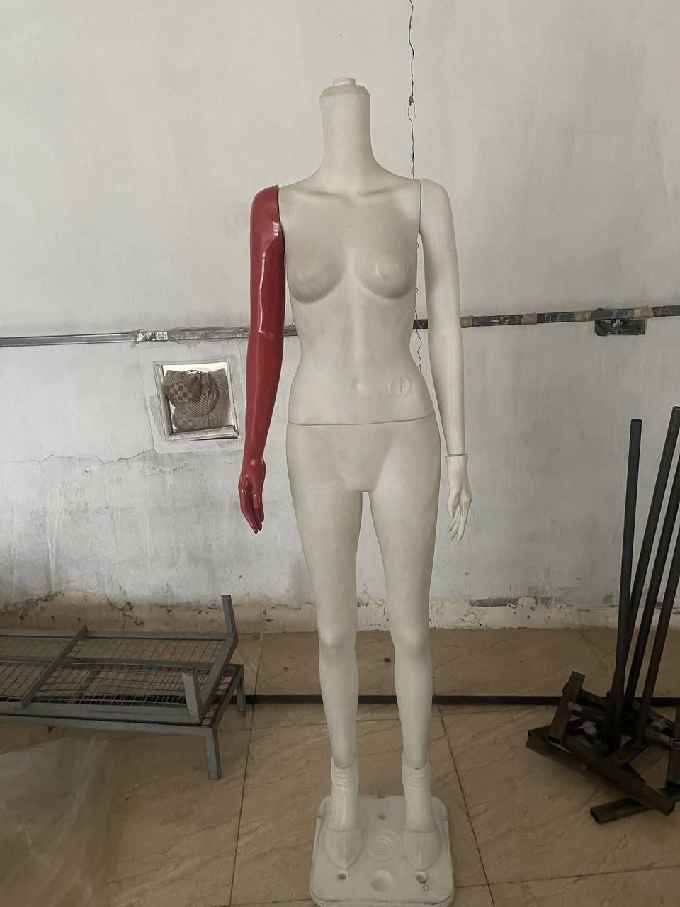 بوكى ئافرتان ومندالان ده ستى دووبؤفوشتن به هه رزانين نرخ هه ركه س هه رجوريكى ده وى ره سم بؤبنيرئ نرخى بئ ده ليم شوينمان ده ربه نديخانه كه ياندن هه يه واتساب فايبه ر***********
